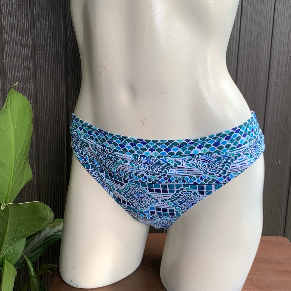 🌹SOLD🌹Tommy Bahama Floral Isles Reversable Hipster